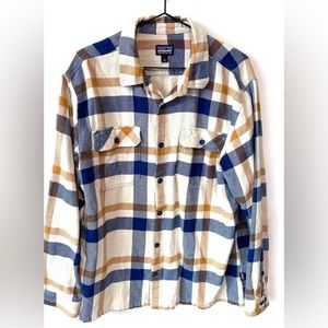 Men’s (or women’s) Patagonia Large Plaid Flannel Button Up Shirt